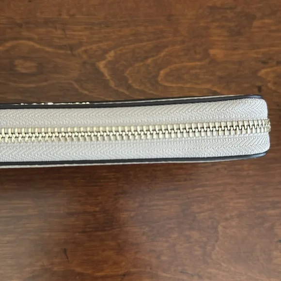NWOT Kate Spade Beige and Cream Wallet - Picture 9 of 13